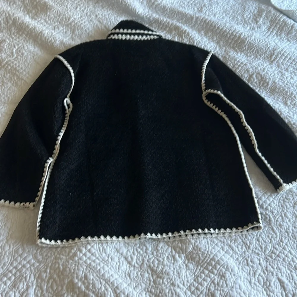 Endless Rose Stitched Throw Cardigan - Picture 7 of 11